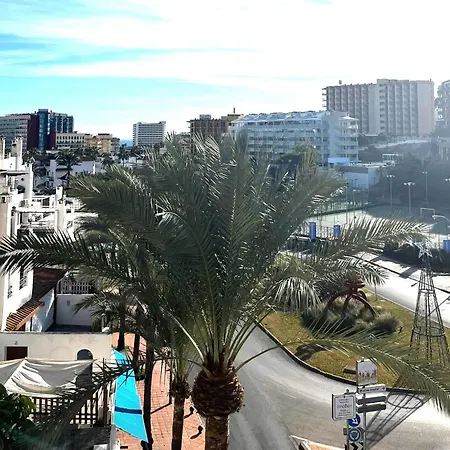 Beautiful 1 Bedroom Apartment *