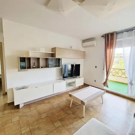 Beautiful 1 Bedroom *