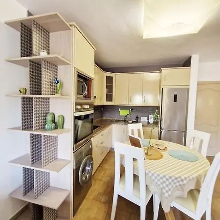 Beautiful 1 Bedroom Apartment